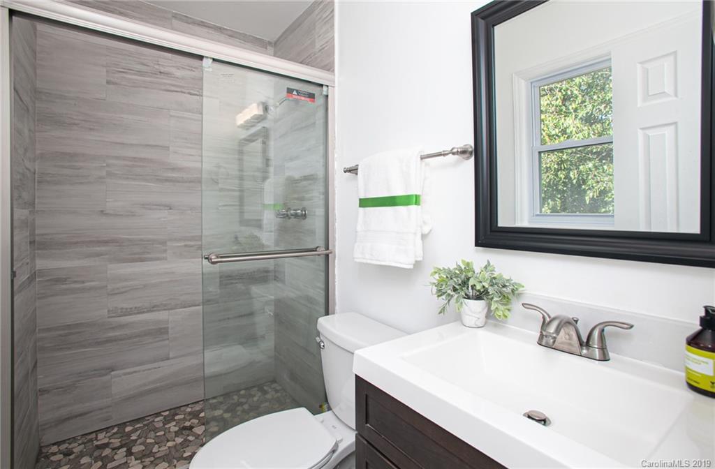 3607 Round Oak Road Charlotte, NC 28210 - Photo 28 of 36 a bathroom with a sink toilet and shower