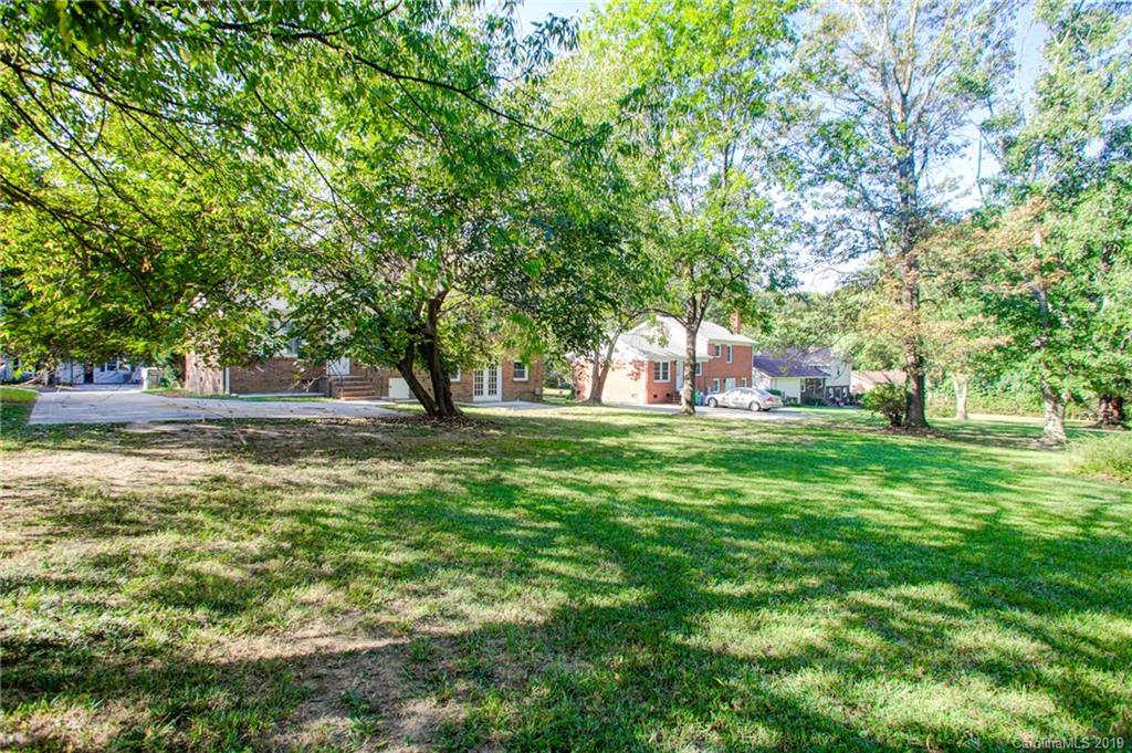 3607 Round Oak Road Charlotte, NC 28210 - Photo 5 of 36 a view of garden