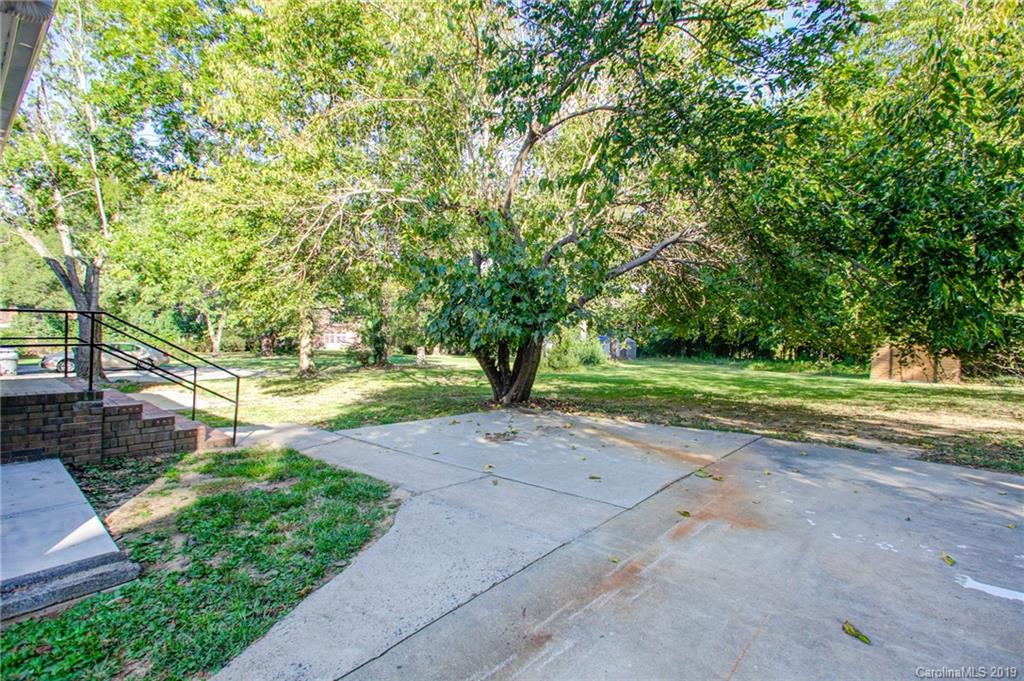 3607 Round Oak Road Charlotte, NC 28210 - Photo 7 of 36 a view of backyard with green space