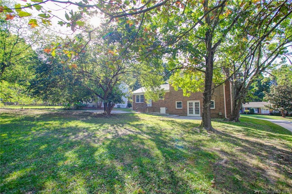 3607 Round Oak Road Charlotte, NC 28210 - Photo 8 of 36 a view of a tree in the middle of a yard