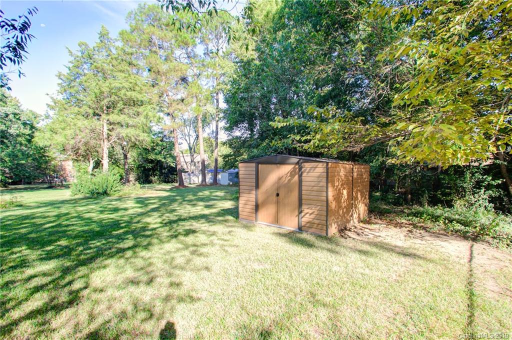 3607 Round Oak Road Charlotte, NC 28210 - Photo 10 of 36 a view of backyard with a barn and large trees