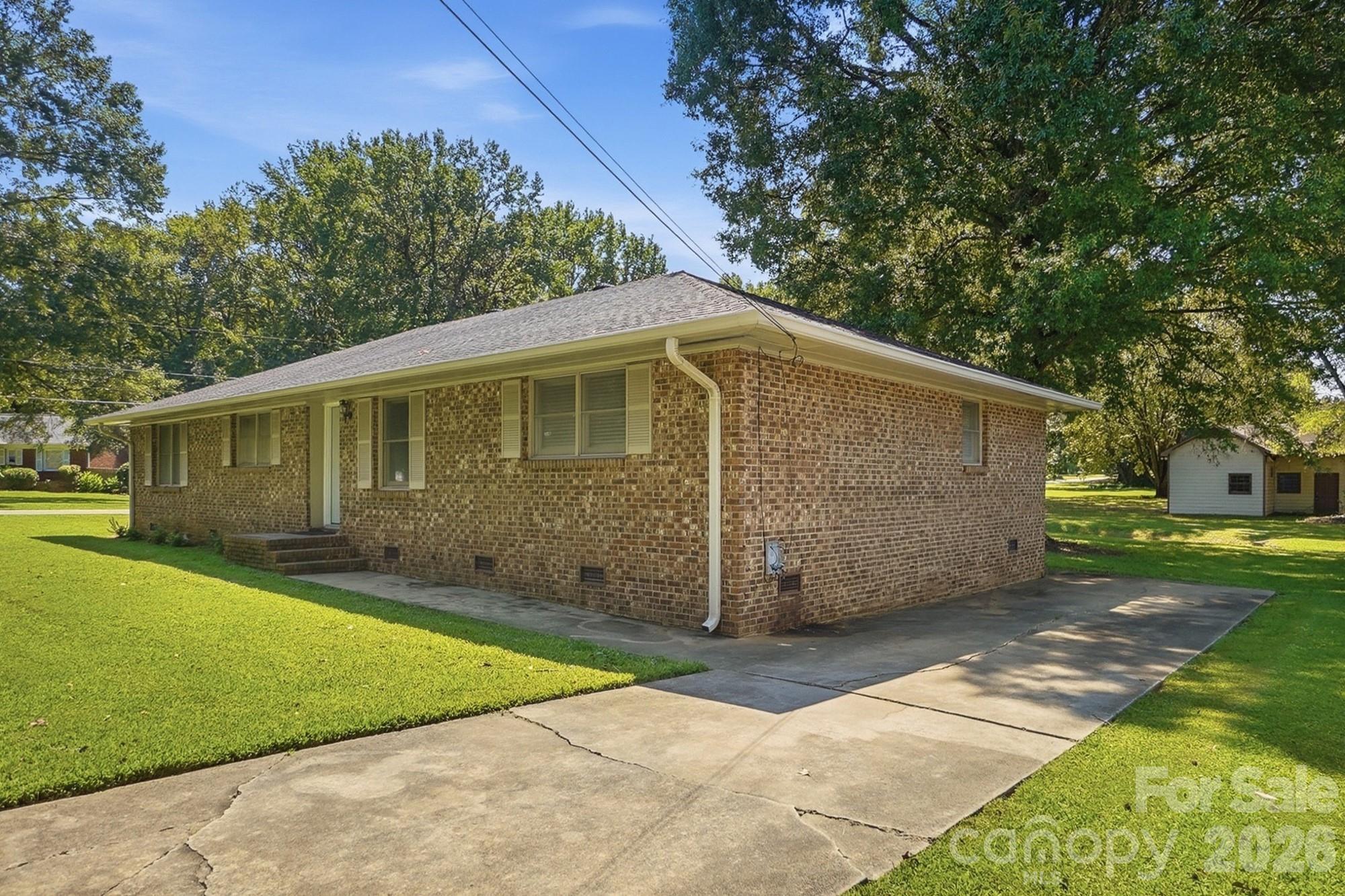 8051 By-Way Road Charlotte, NC 28215 - Photo 1 of 30 Gallery Image 1