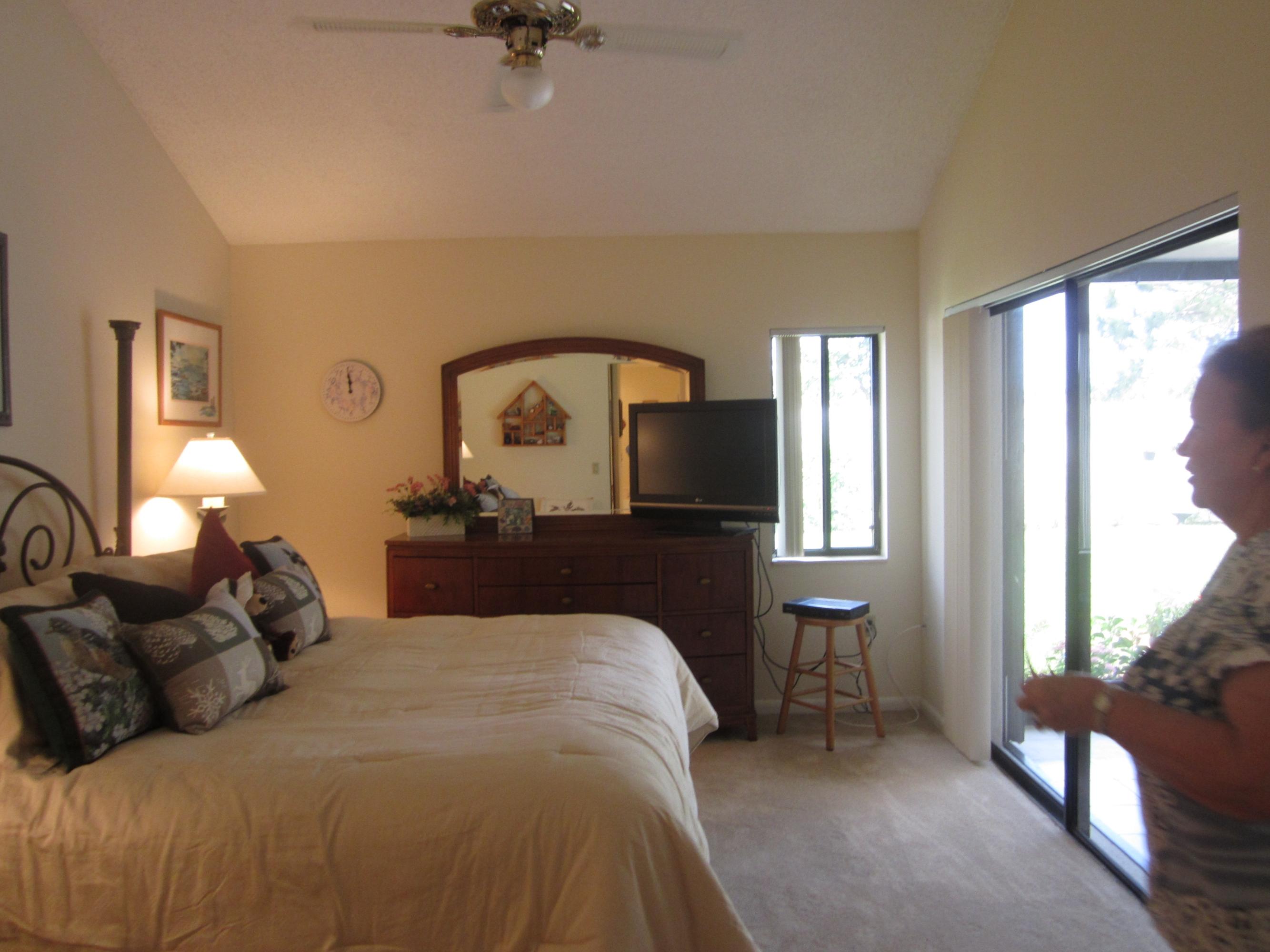 388 River Edge Road Jupiter, FL 33477 - Photo 5 of 29 IMG_1407
