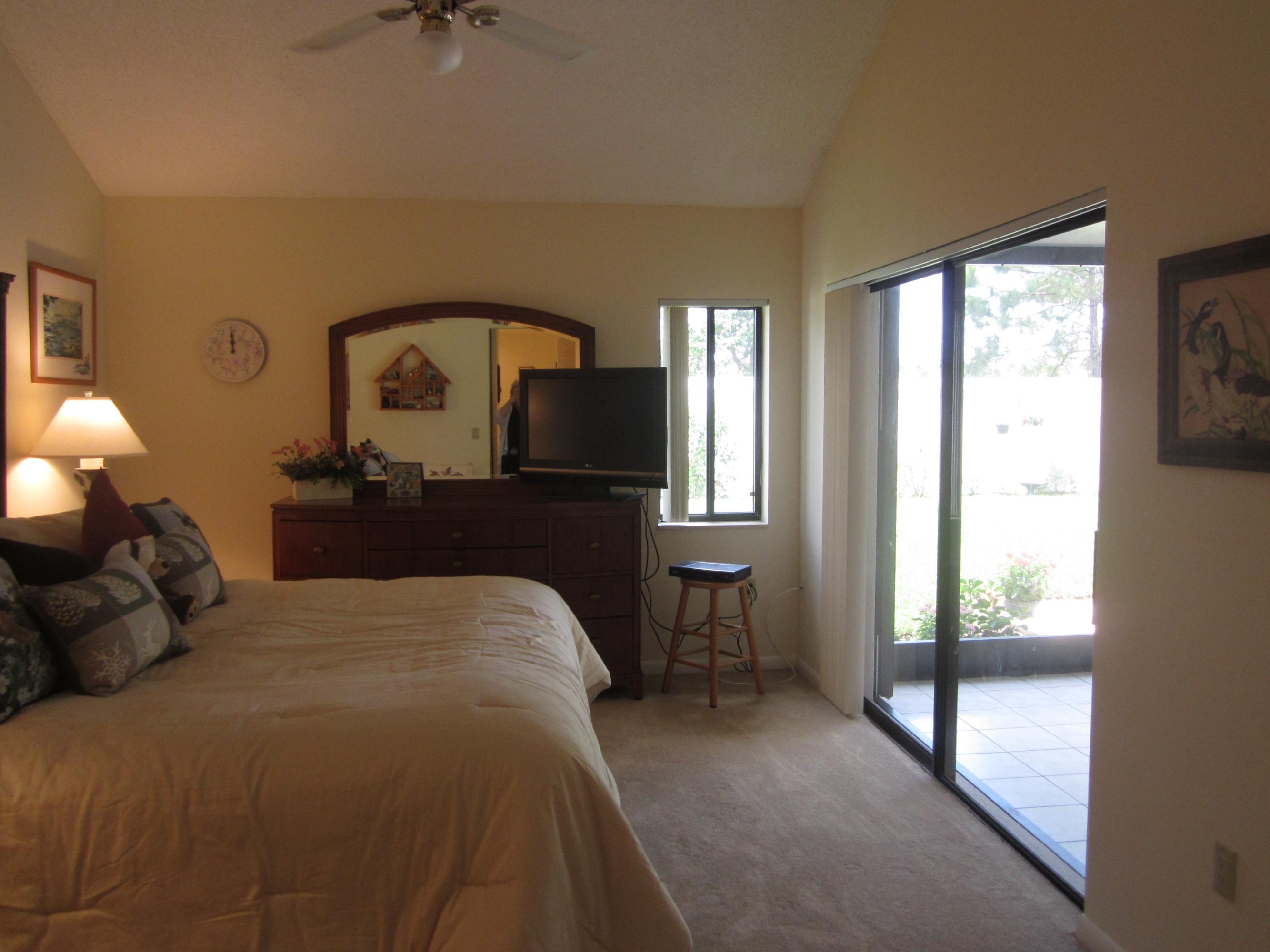 388 River Edge Road Jupiter, FL 33477 - Photo 6 of 29 IMG_1408
