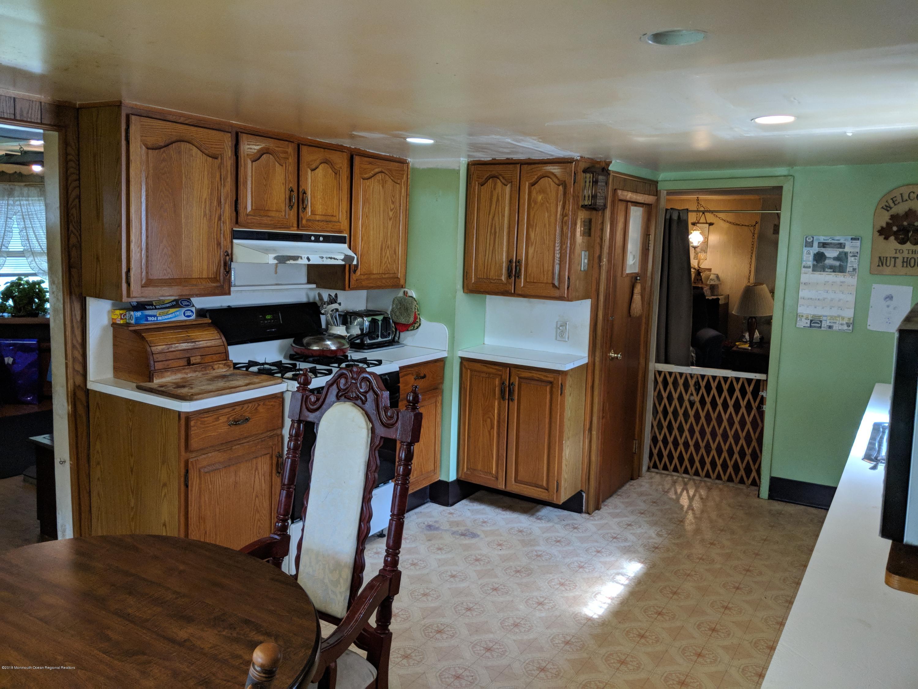 59 Driftway Road Howell, NJ 07731 - Photo 11 of 19 Kitchen.