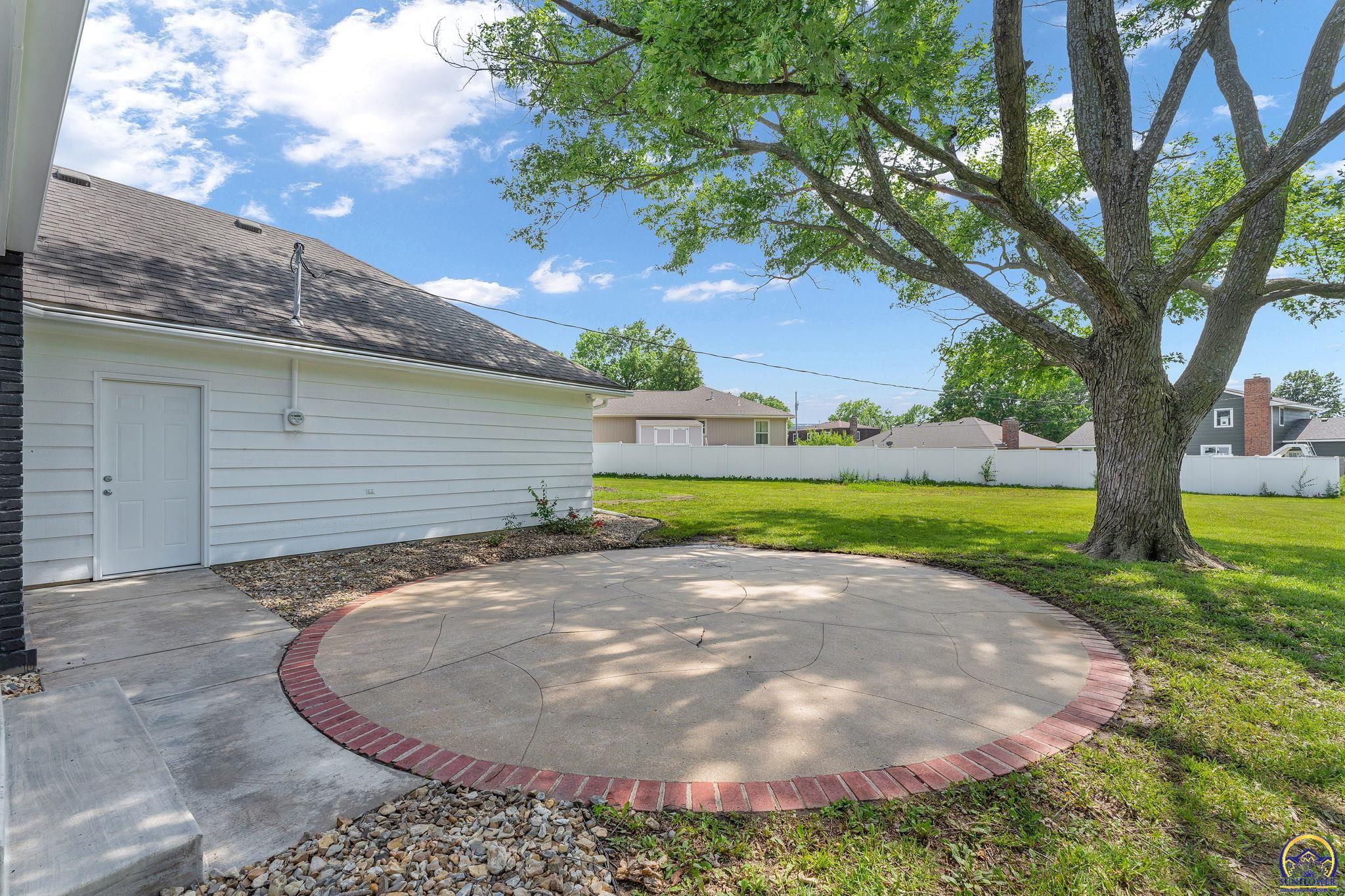1837 Southwest Cheyenne Road Topeka, KS 66604 - Photo 25 of 49