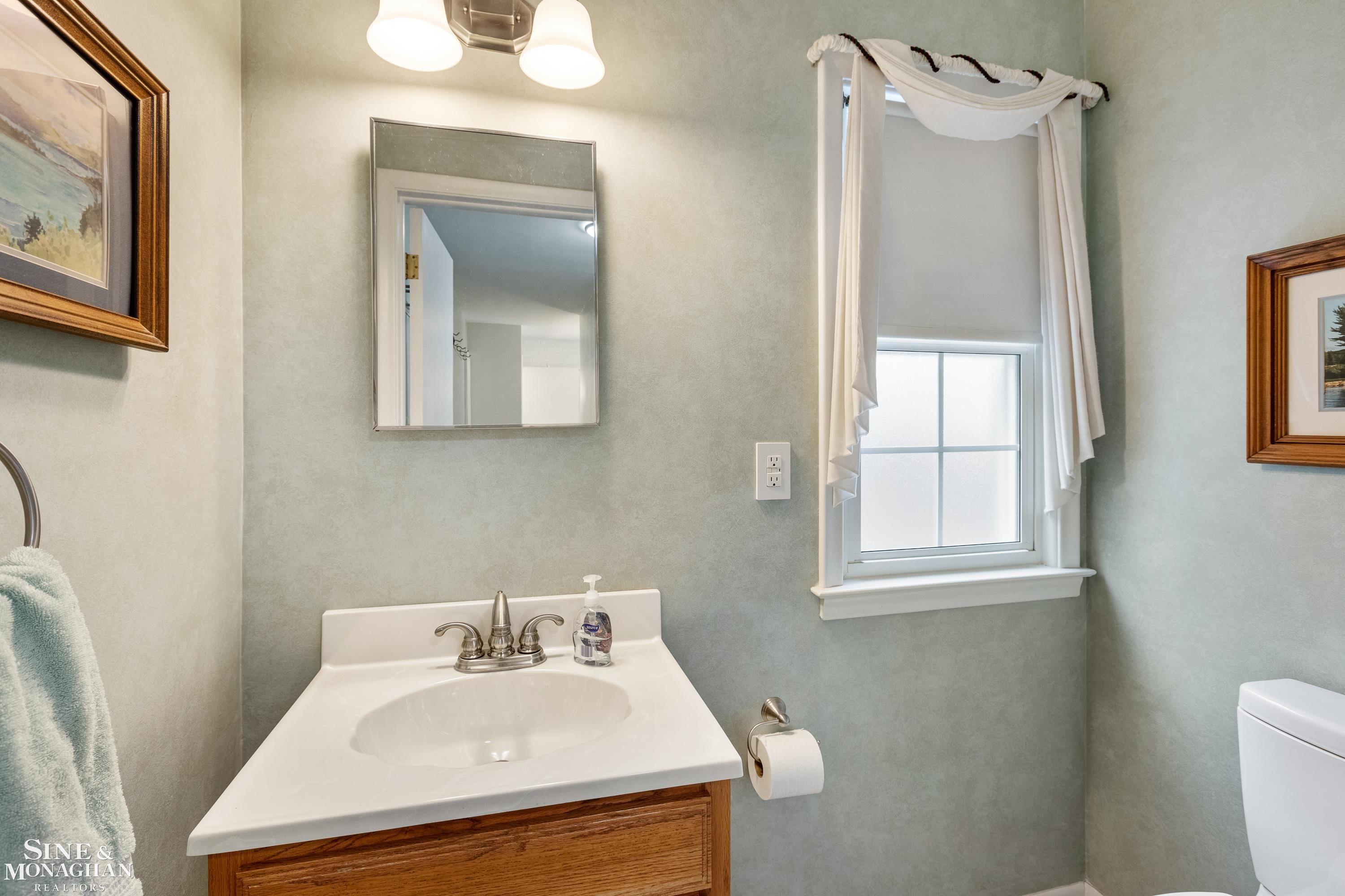 660 Pemberton Road Grosse Pointe, MI 48230 - Photo 20 of 50 1/2 Bath off Laundry Rm