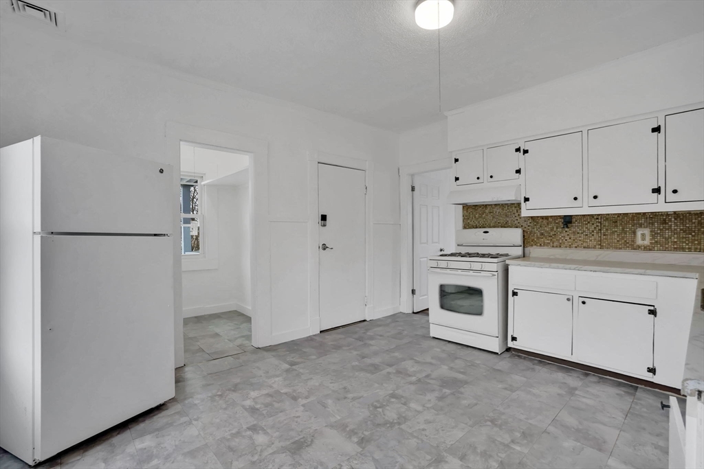 48-50 Dresden Street Springfield, MA 01109 - Photo 31 of 39