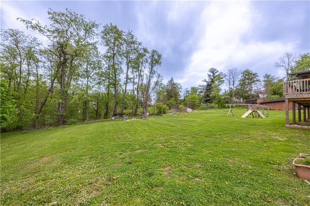 833 Edenborn Road McClellandtown, PA 15458 - Photo 3 of 25