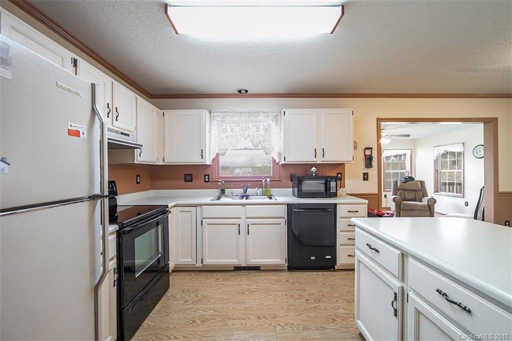 1024 Kilpatrick Road Hendersonville, NC 28739 - Photo 6 of 29 Gallery Image 6