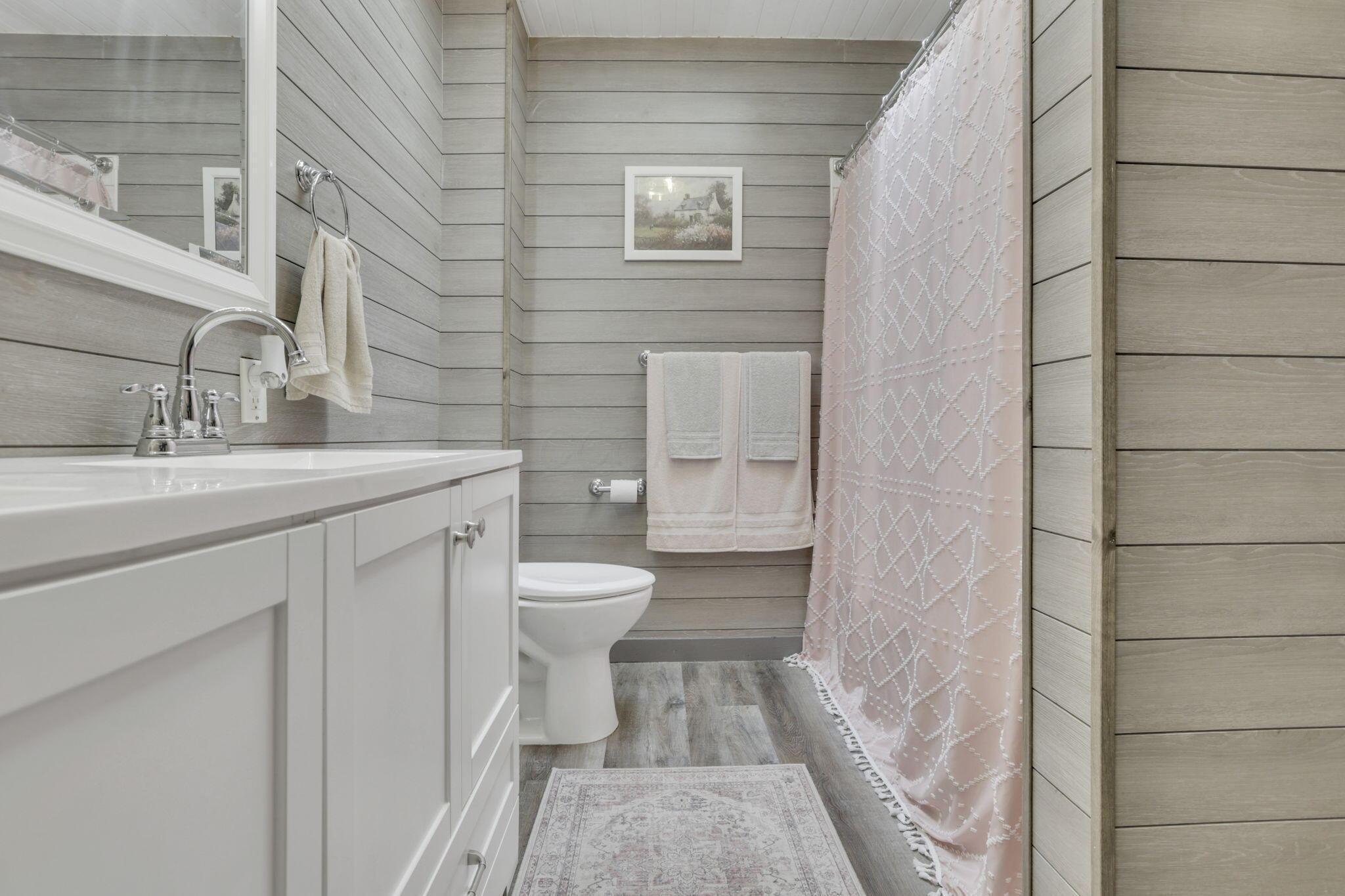 1881 Lake Road Southeast Lancaster, OH 43130 - Photo 27 of 50 Bathroom