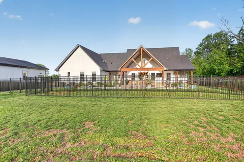 $1,250,000 | 879 Mt Vernon Road, Bethpage, TN 37022