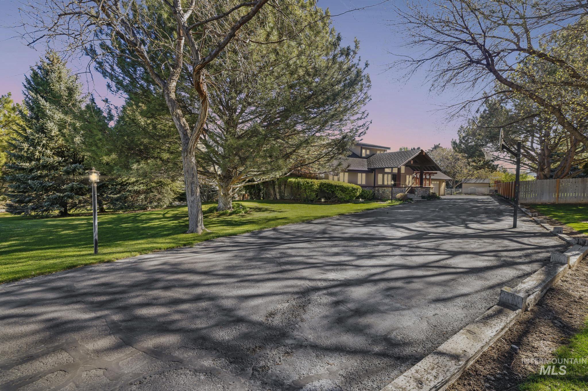 1172 Hankins Road North Twin Falls, ID 83301 - Photo 4 of 49 View of asphalt driveway