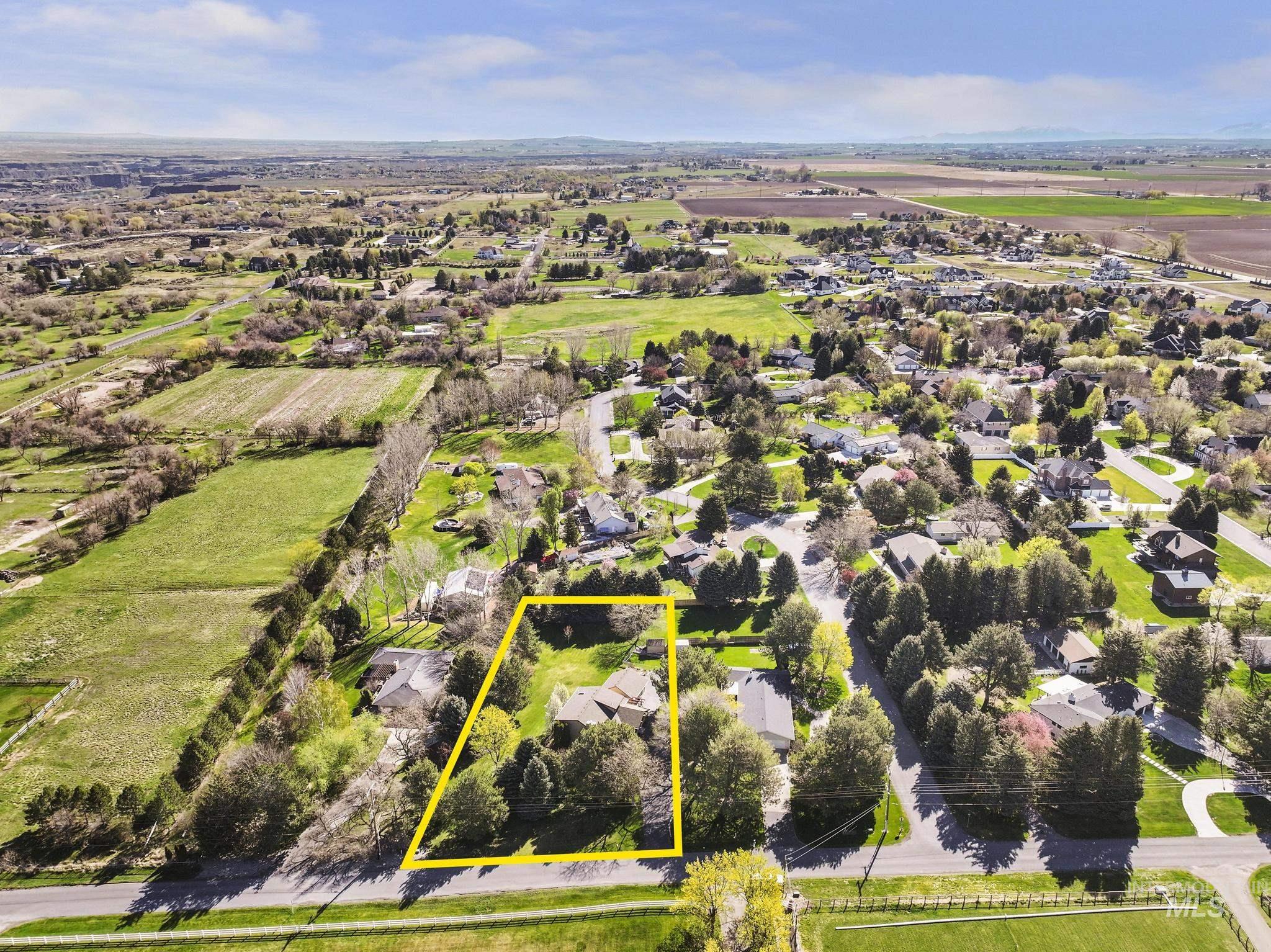 1172 Hankins Road North Twin Falls, ID 83301 - Photo 48 of 49 View of rural area with property parcel outlined, nearby suburban area, and farmland