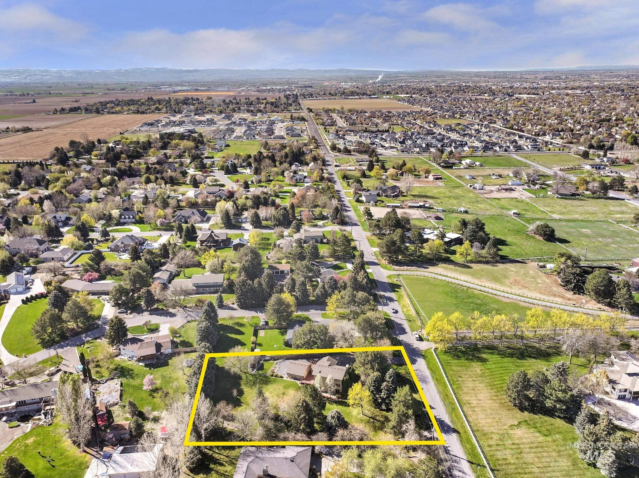 1172 Hankins Road North Twin Falls, ID 83301 - Photo 49 of 49 Aerial perspective of suburban area with property parcel outlined