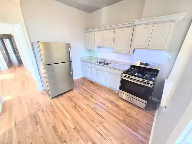 $2,300 | 4243 South Calumet Avenue, Unit 2, Chicago, IL 60653