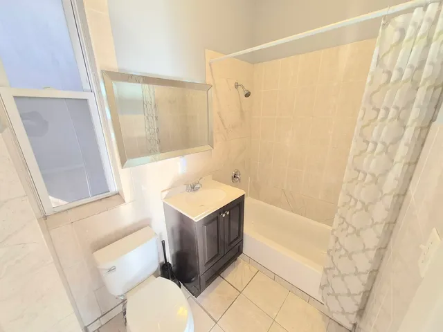 $2,300 | 4243 South Calumet Avenue, Unit 2, Chicago, IL 60653