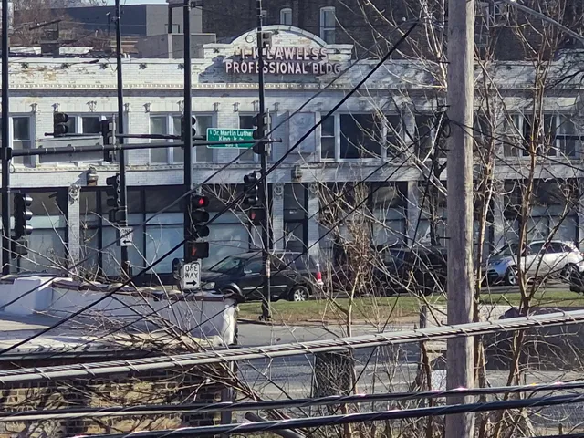 $2,300 | 4243 South Calumet Avenue, Unit 2, Chicago, IL 60653