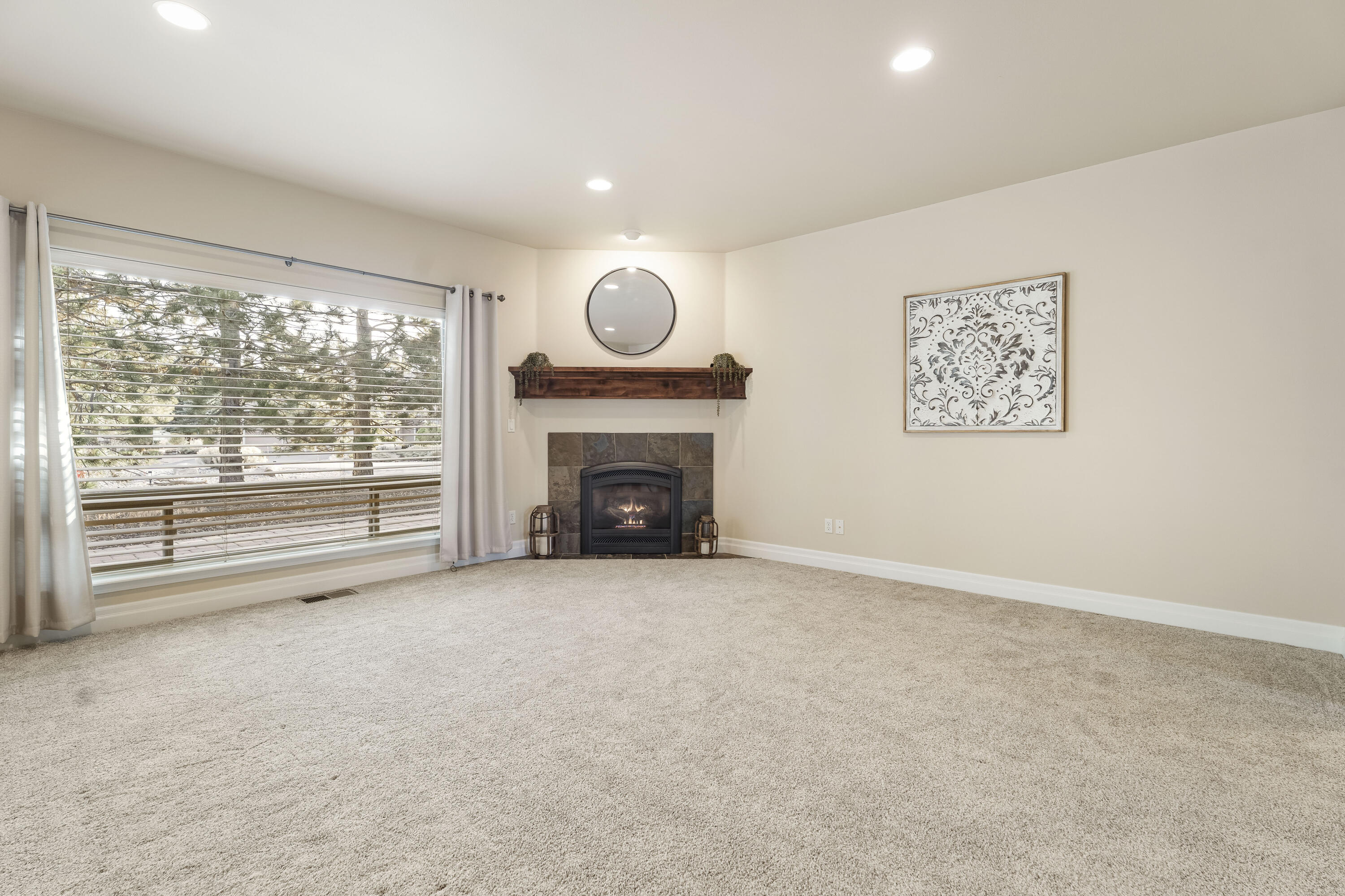 784 Ribbon Falls Road Redmond, OR 97756 - Photo 20 of 79 an empty room with furniture and a fireplace