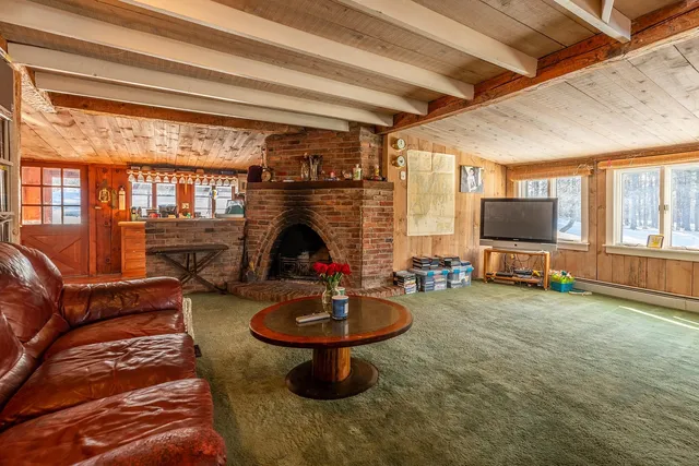 $750,000 | 340 Melendy Hill Road, Londonderry, VT 05155