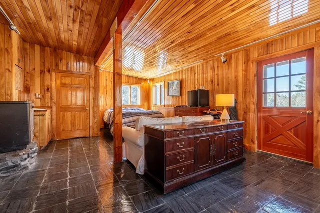 $750,000 | 340 Melendy Hill Road, Londonderry, VT 05155