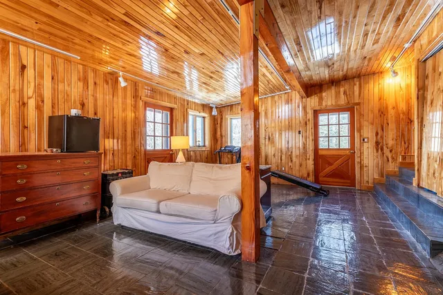 $750,000 | 340 Melendy Hill Road, Londonderry, VT 05155