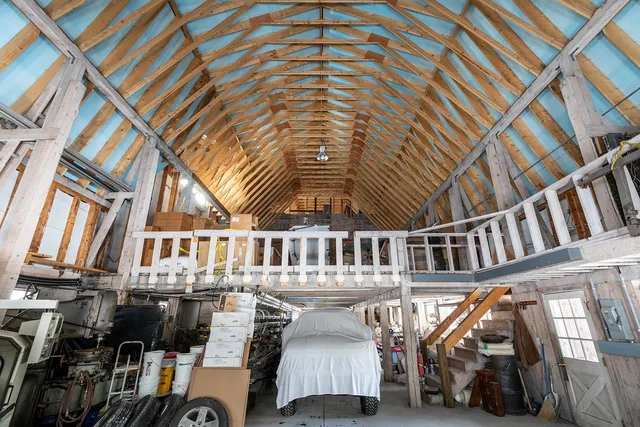 $750,000 | 340 Melendy Hill Road, Londonderry, VT 05155