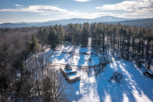 $750,000 | 340 Melendy Hill Road, Londonderry, VT 05155