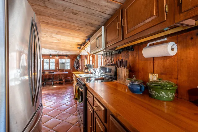 $750,000 | 340 Melendy Hill Road, Londonderry, VT 05155