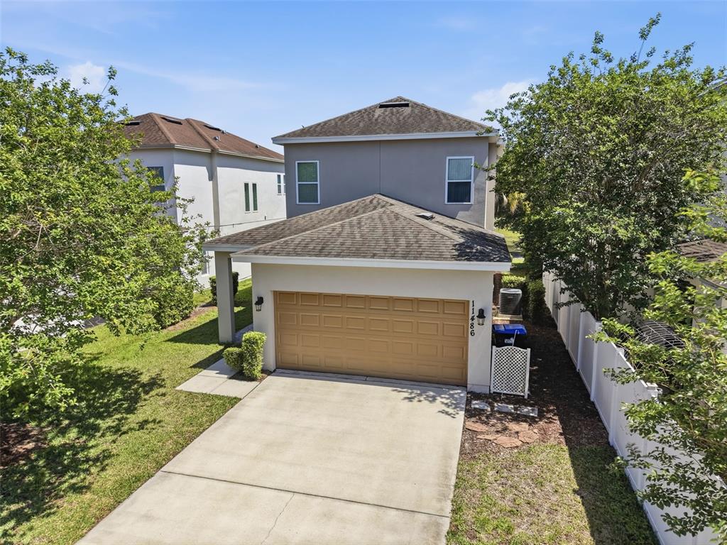 11486 Misty Oak Alley Windermere, FL 34786 - Photo 38 of 47 front view of a house with a yard