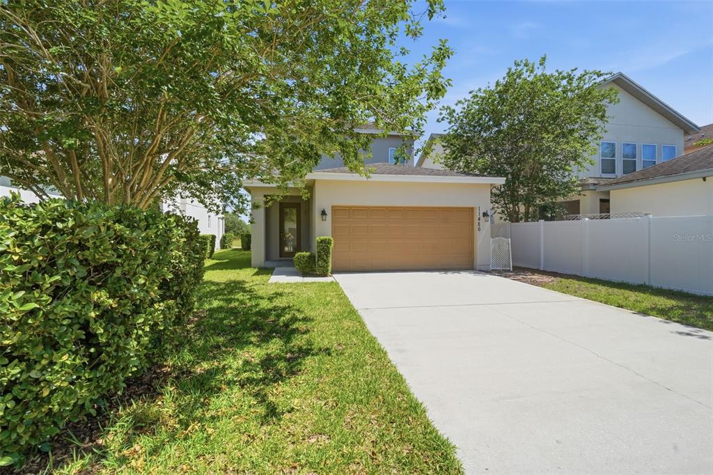 11486 Misty Oak Alley Windermere, FL 34786 - Photo 9 of 47 front view of a house with a yard