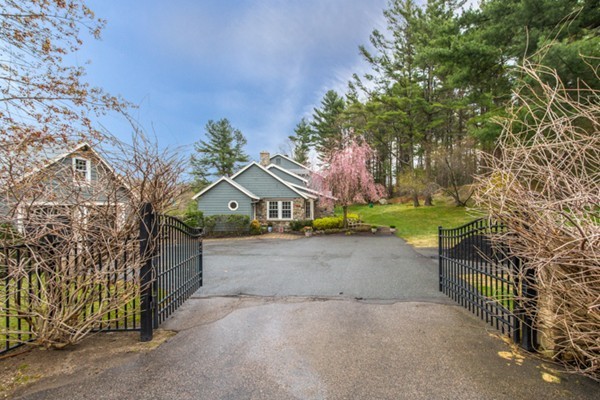 340 York Street Canton, MA 02021 - Photo 3 of 30 Gallery Image 3