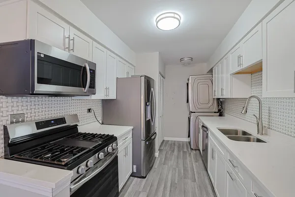 $249,900 | 1332 Kingsbury Drive, Unit 1, Hanover Park, IL 60133