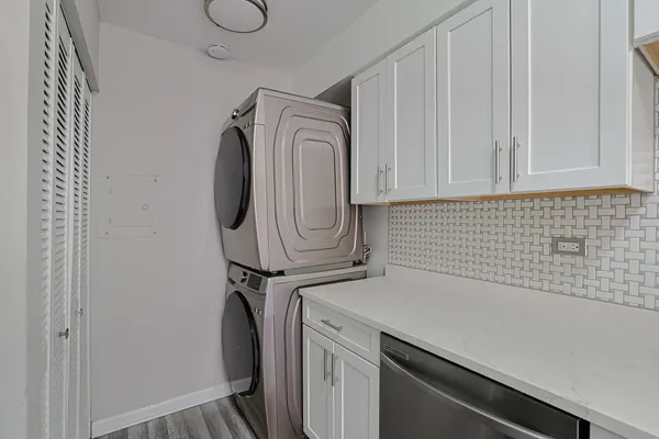 $249,900 | 1332 Kingsbury Drive, Unit 1, Hanover Park, IL 60133