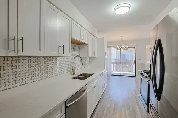 $249,900 | 1332 Kingsbury Drive, Unit 1, Hanover Park, IL 60133