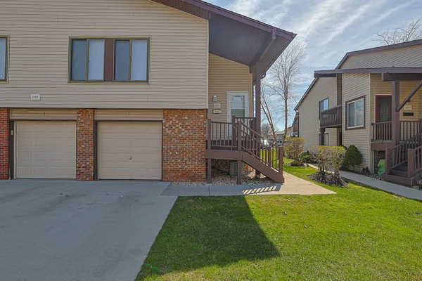 $249,900 | 1332 Kingsbury Drive, Unit 1, Hanover Park, IL 60133