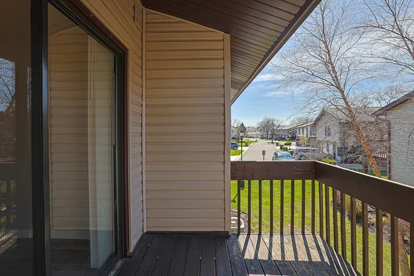 $249,900 | 1332 Kingsbury Drive, Unit 1, Hanover Park, IL 60133