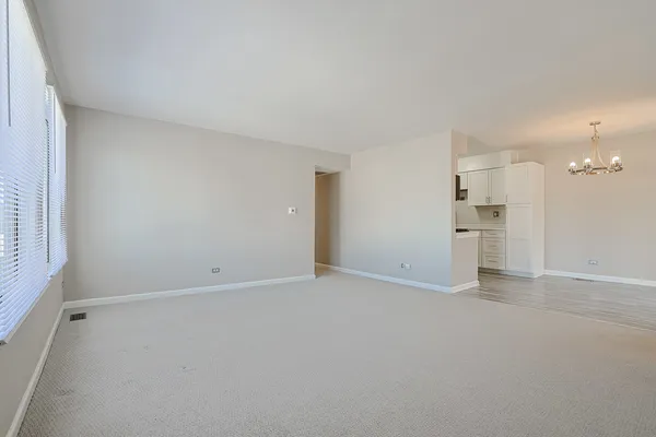 $249,900 | 1332 Kingsbury Drive, Unit 1, Hanover Park, IL 60133