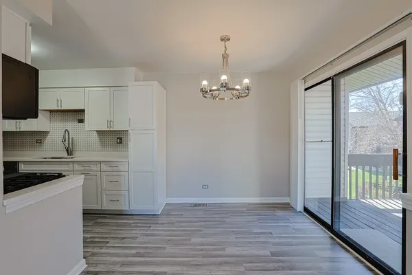 $249,900 | 1332 Kingsbury Drive, Unit 1, Hanover Park, IL 60133