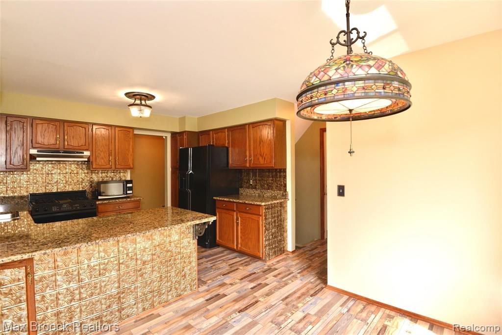 233 Coldiron Drive Rochester Hills, MI 48307 - Photo 8 of 24