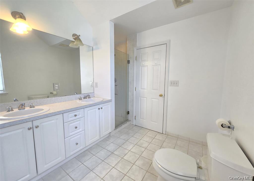 19 Sunflower Ridge Road Centereach, NY 11720 - Photo 13 of 23