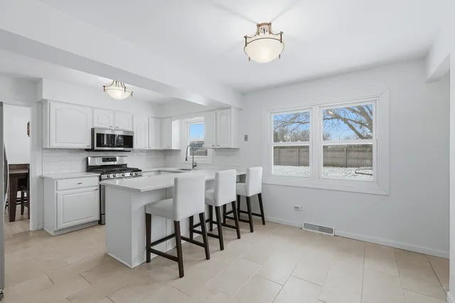 $599,900 | 7209 Grant Street, Darien, IL 60561