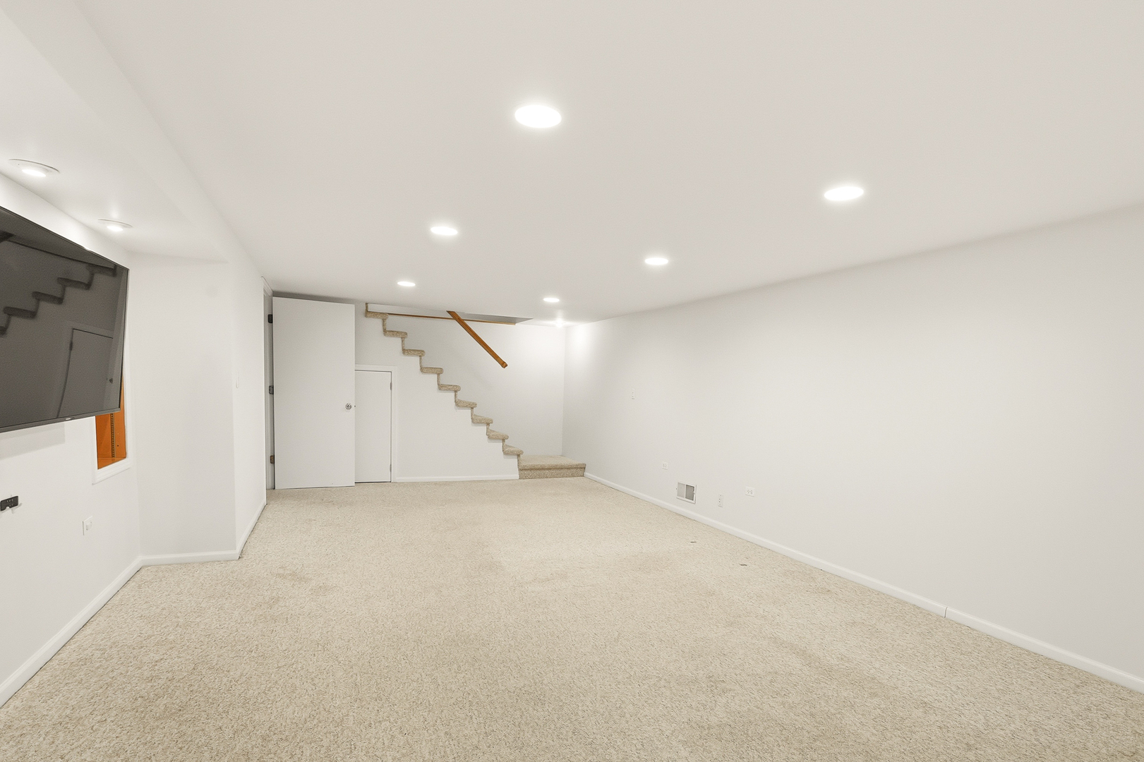 7209 Grant Street Darien, IL 60561 - Photo 30 of 36 an empty room with white walls and white walls