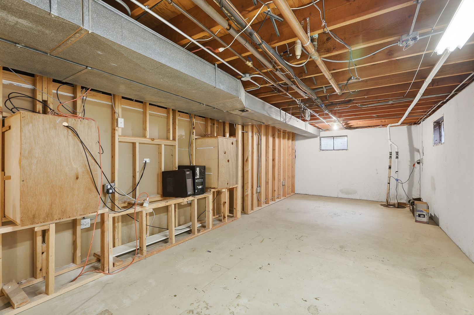 7209 Grant Street Darien, IL 60561 - Photo 31 of 36 a view of an empty room with white walls