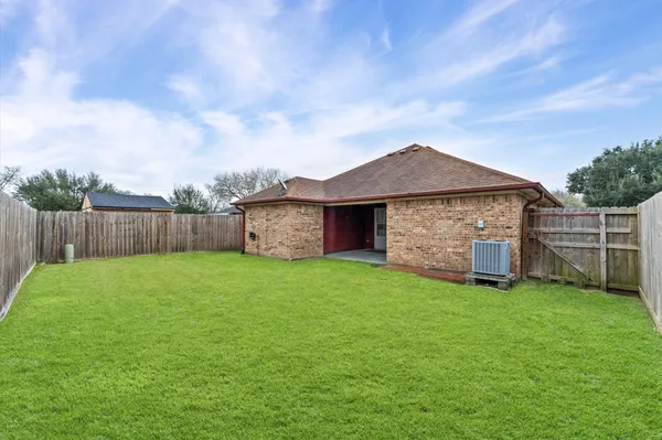 $219,000 | 5917 Red River Drive, Dickinson, TX 77539