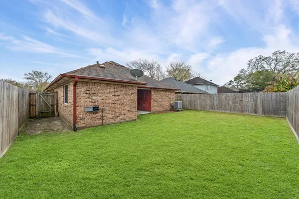 $219,000 | 5917 Red River Drive, Dickinson, TX 77539