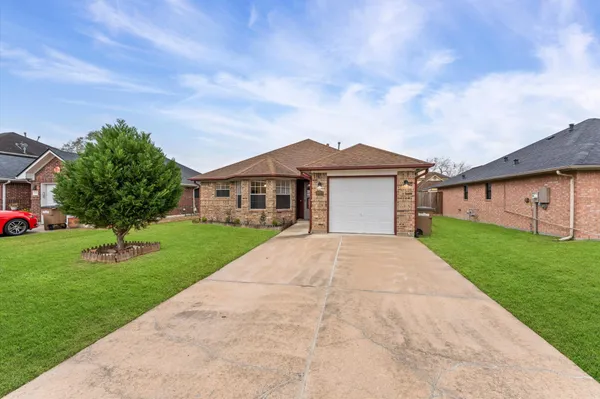 $219,000 | 5917 Red River Drive, Dickinson, TX 77539