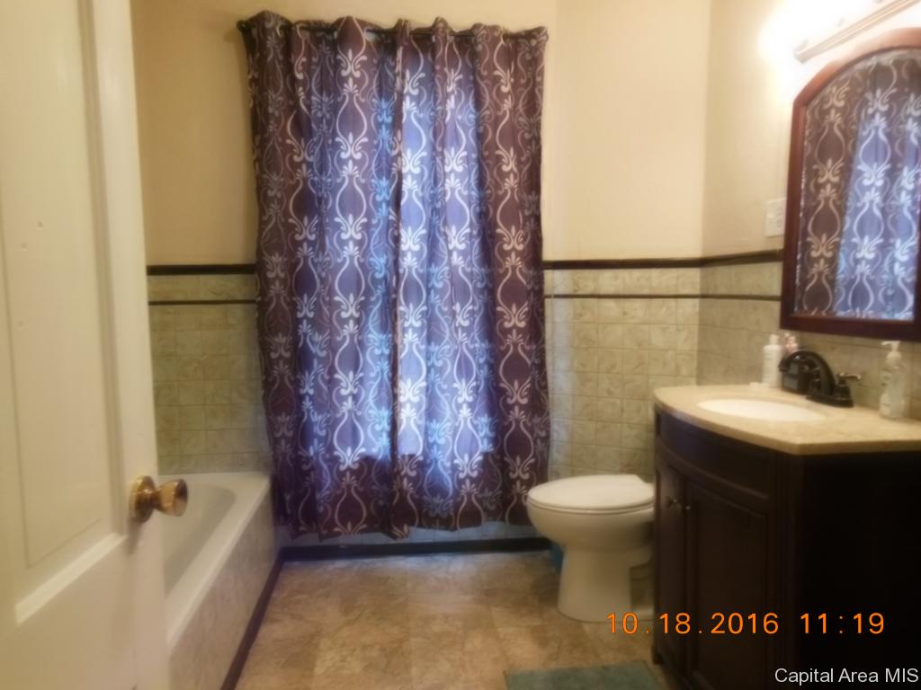206 West Washington Street Athens, IL 62613 - Photo 8 of 12 Gallery Image 8
