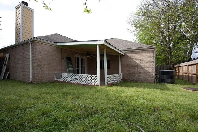 a view of a back yard of the house