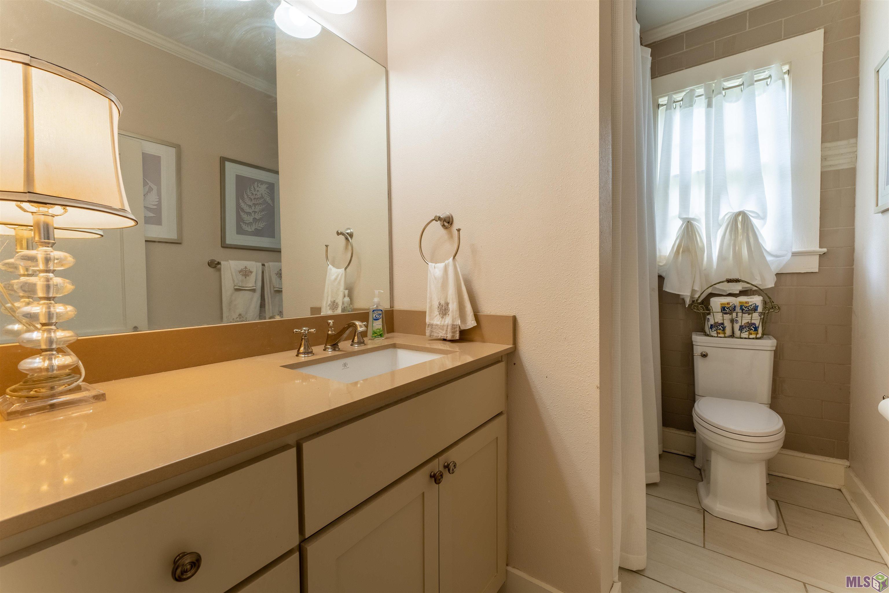 1904 Stanford Avenue Baton Rouge, LA 70808 - Photo 18 of 31 Renovated 2nd bathroom